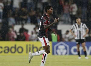 2025-04-24t015314z_402141882_up1el4o058pno_rtrmadp_3_soccer-libertadores-lib-sao-report.jpg